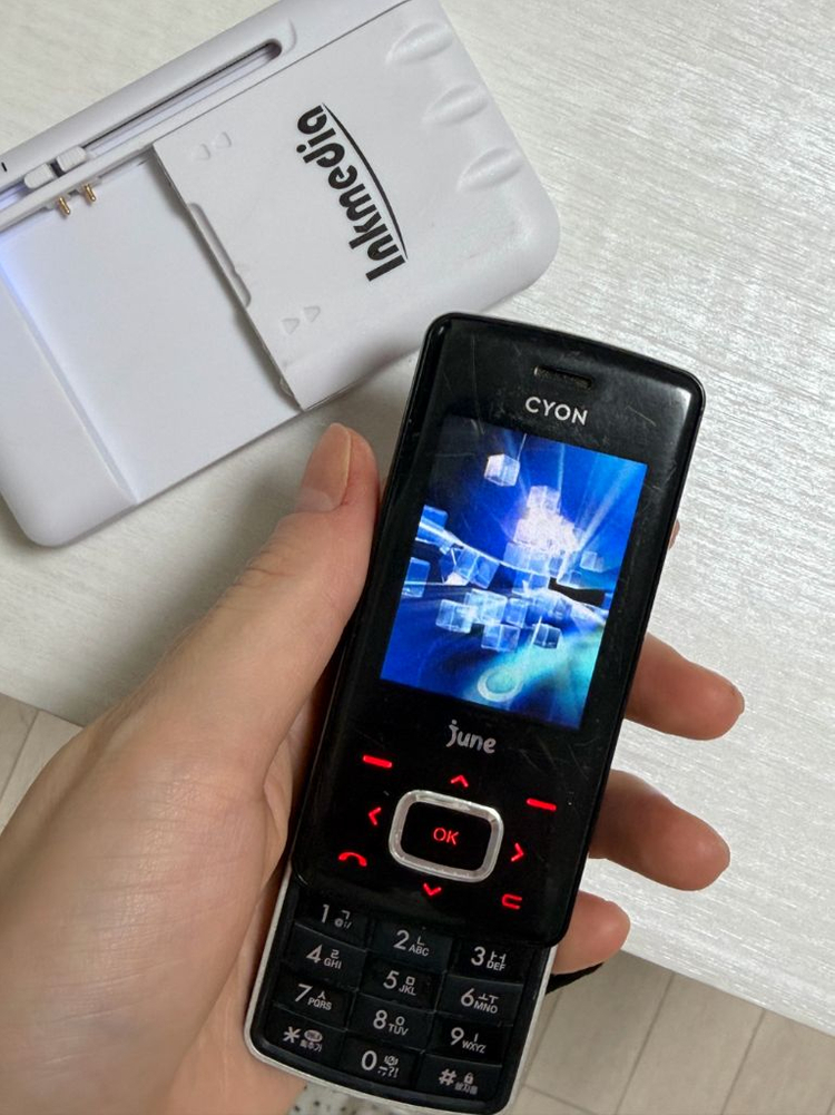 cyon 초콜릿폰 (충전기포함) 이미지