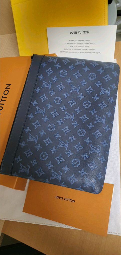 루이비통 쉐도우 클러치/클러치백 한정판 정품S급(감정O)구찌프라다디올고야드샤넬셀린느보테가생로랑버버리발렌시아가가방 이미지