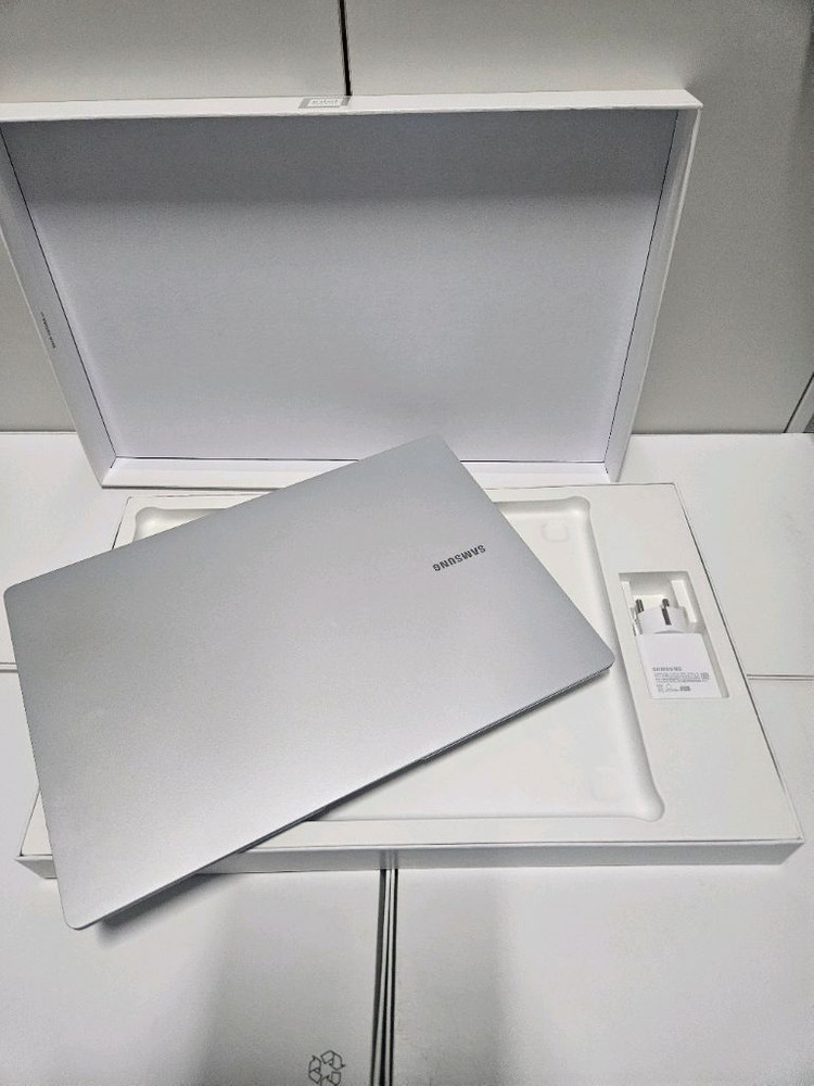 삼성 갤럭시북4 프로 NT960XGQ 16인치 U5/램16/SSD256--1