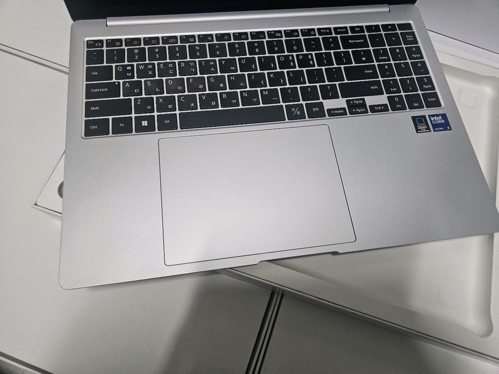 삼성 갤럭시북4 프로 NT960XGQ 16인치 U5/램16/SSD256--2