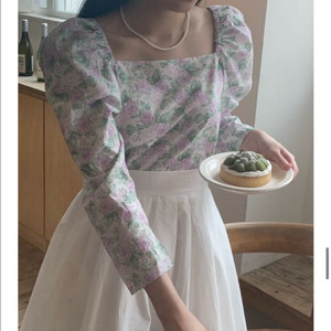 세트상품) 플라워퍼프블라우스 스퀘어넥블라우스 + 화이트플레어스커트롱스커트 이미지