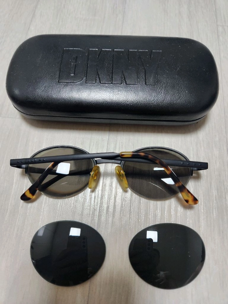 선글라스 DKNY 이미지