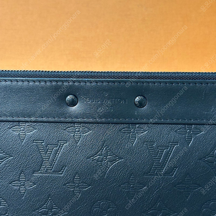 [풀구성] 루이비통 이클립스 쉐도우 도큐먼트 포쉐트 주르 클러치--2