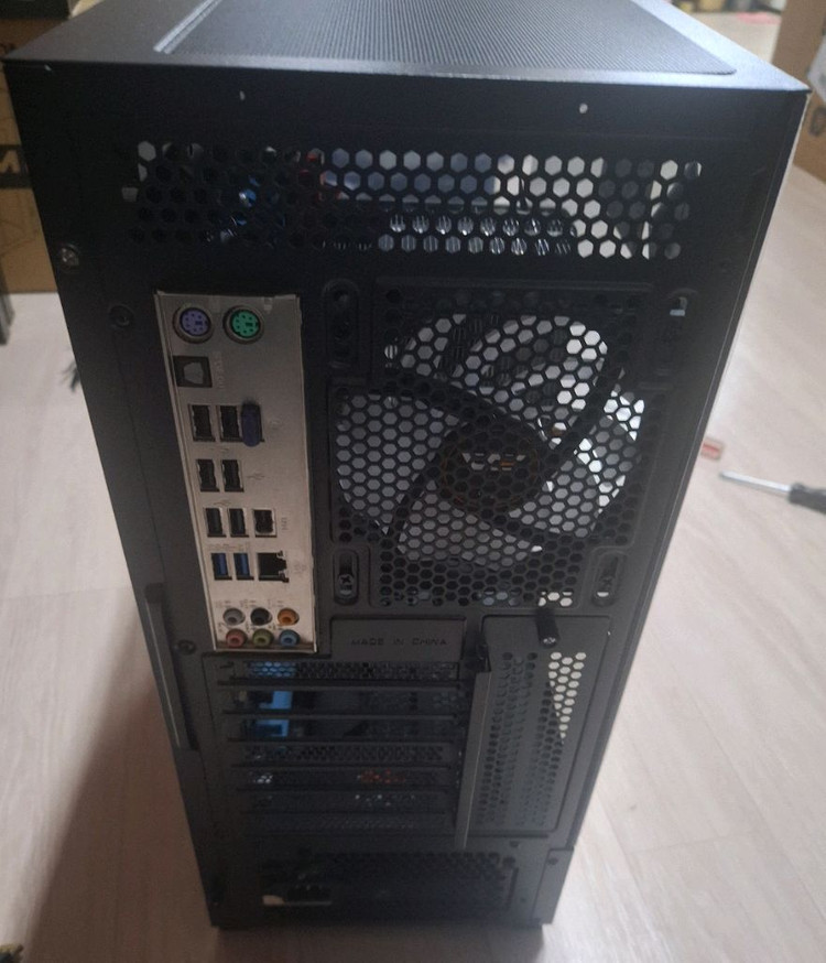 PC 데스크탑 컴퓨터 반본체 이미지