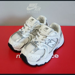 뉴발란스키즈 530 AD135 화이트 스틸 운동화 24년