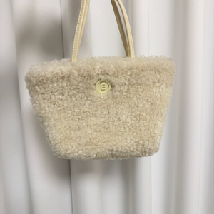 양털 토트백 이미지