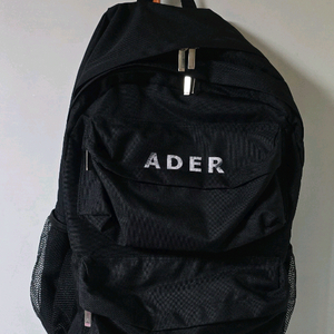 아더에러 오버사이즈 백팩