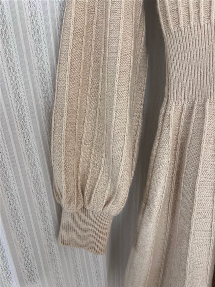 골지니트 브이넥 스커트 플레어 베이지 원피스 이미지