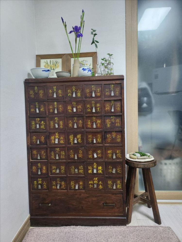 고가구 골동품 옛날 약장 이미지