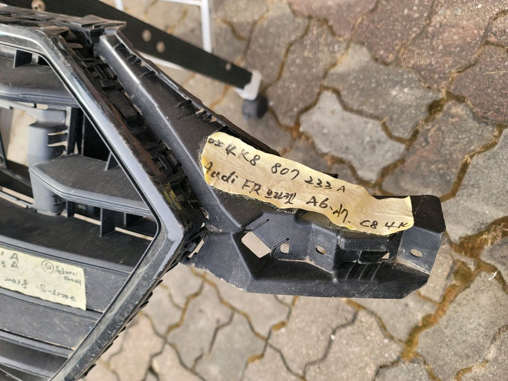 아우디 A7 그릴 센터플레이트 A7 센터그릴 플레이트 K8807233 A7 4K 그릴 A6 그릴 서포터 부품OIO 이미지