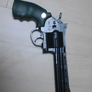 리볼버 장난감 이미지