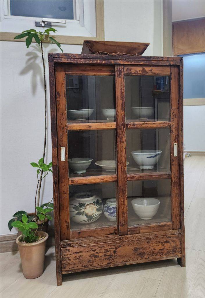 고가구 골동품 옛날 찬장 이미지