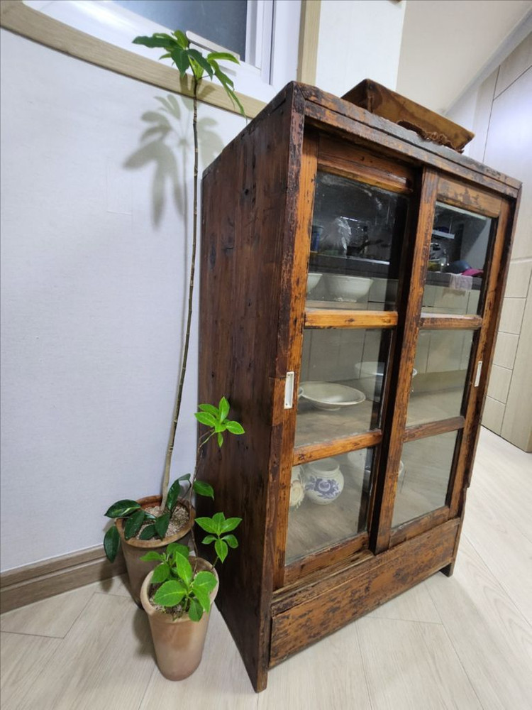 고가구 골동품 옛날 찬장 이미지