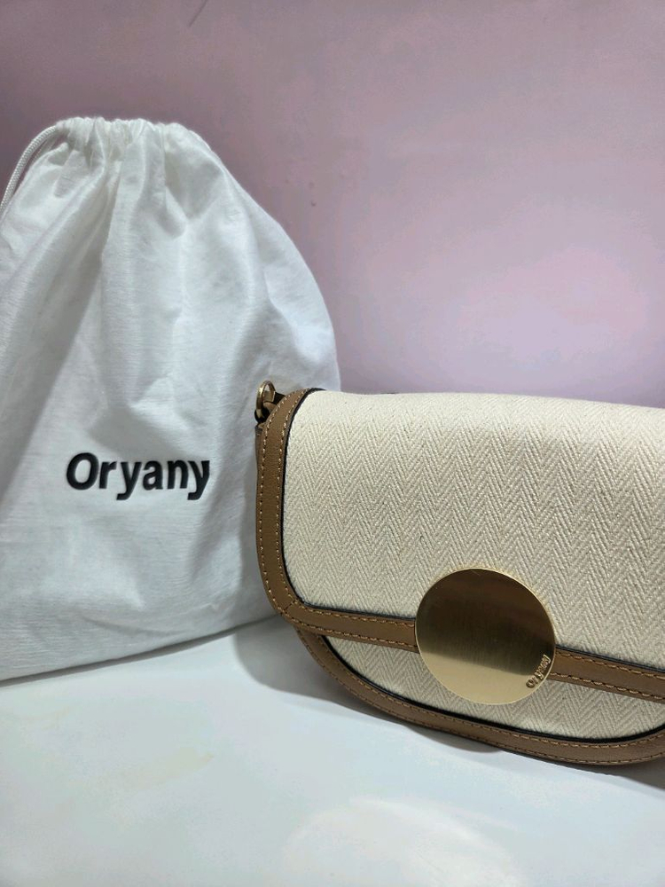 오야니 로티 캔버스 크로스바디 가방 이미지