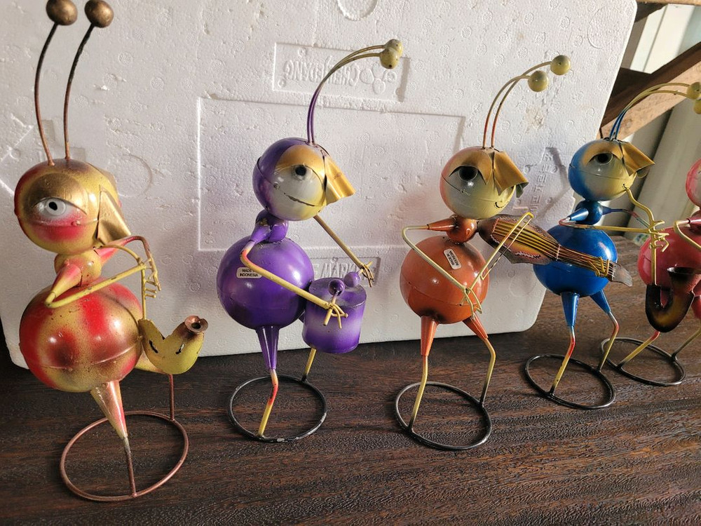 철제 개미 음악대 이미지