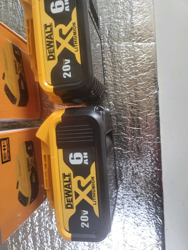 디월트 20V 6.0AH 리튬이온 배터리 이미지