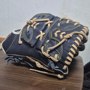 두산베어스 김택연 모델 우투 글러브