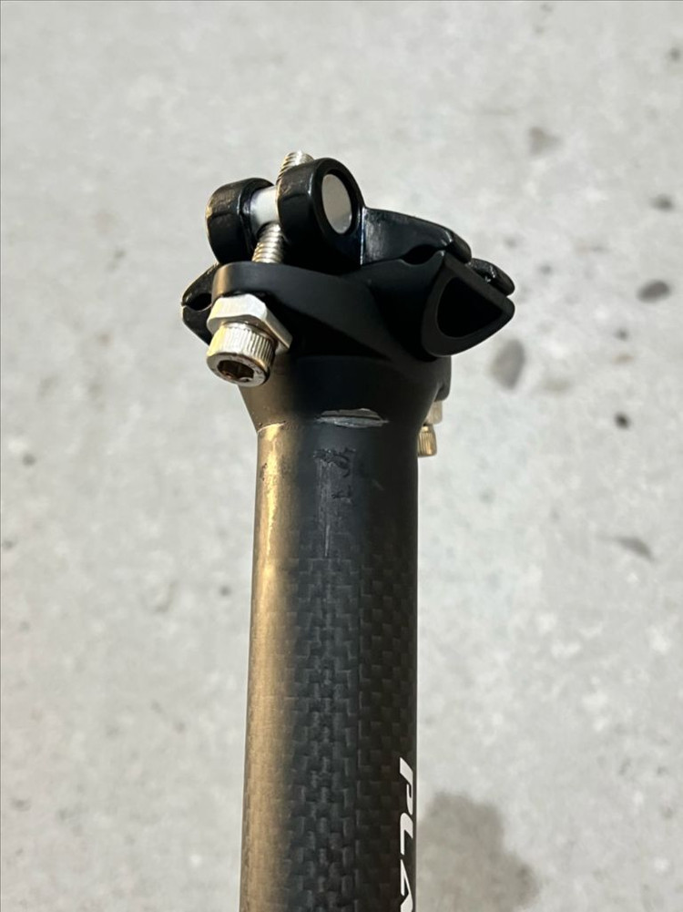 플랫 초경량 카본싯포스트 27.2mm--4