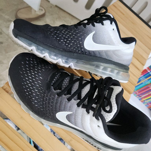 나이키 에어맥스 2017 블랙/화이트 270mm