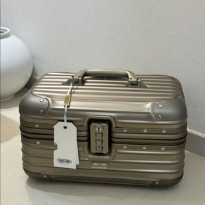 리모와 오리지널 뷰티캐리어 티타늄골드 색상