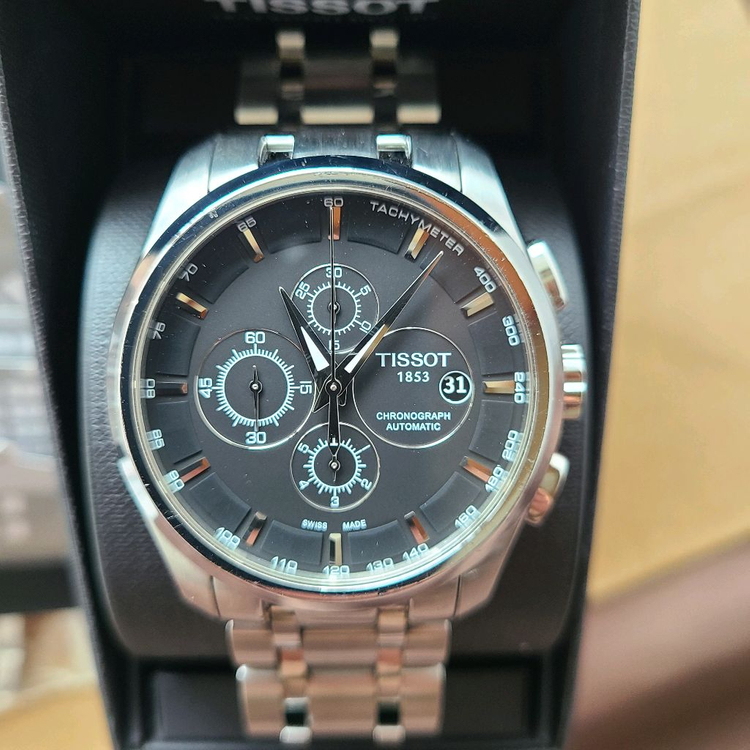 티쏘 꾸뜨리에 오토매틱 크로노그래프 블랙 이미지