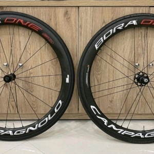 캄파놀로 카본 휠 이미지