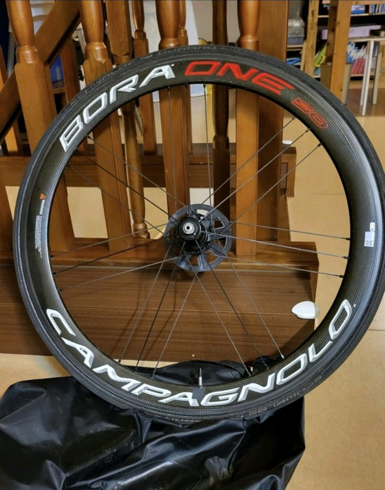 캄파놀로 카본 휠 이미지