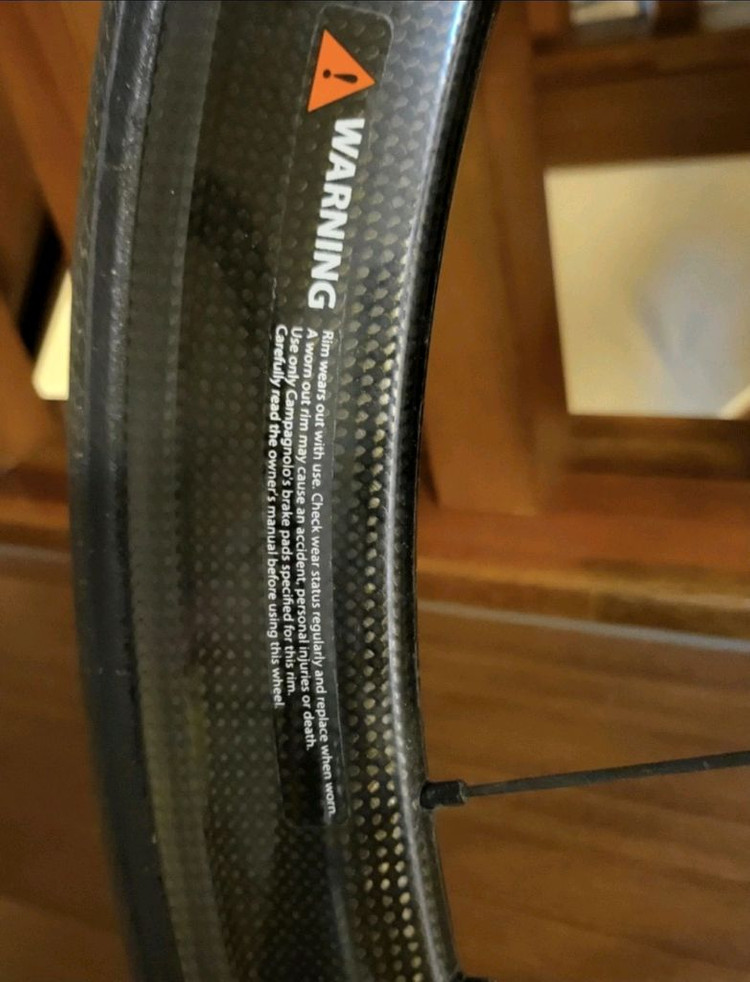 캄파놀로 카본 휠 이미지