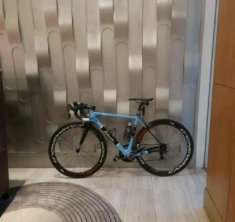 캄파놀로 카본 휠 이미지