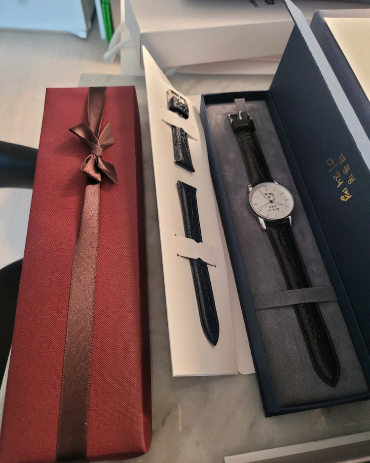 이재명 대통령 손목시계--1