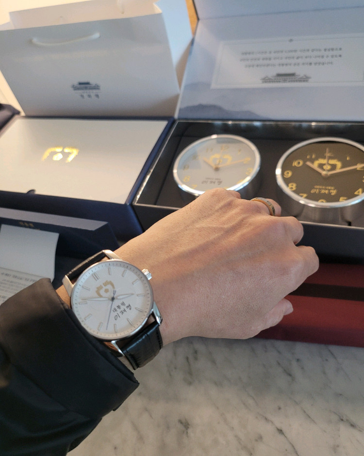 이재명 대통령 손목시계--7