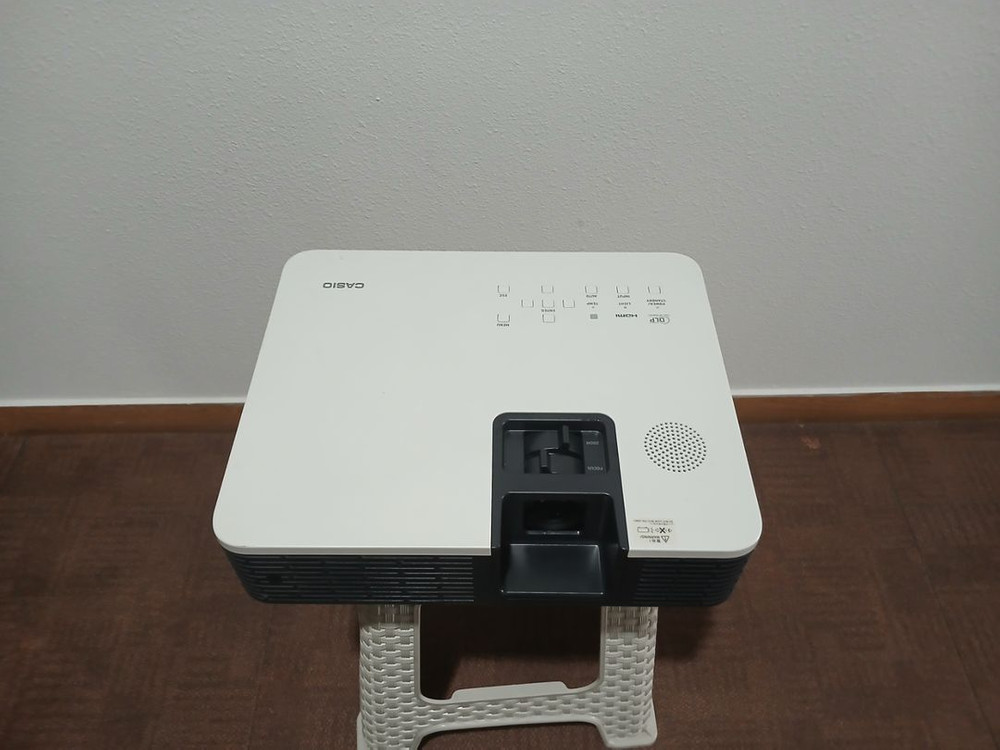 카시오 레이저빔프로젝터xj-h1700 중고--1