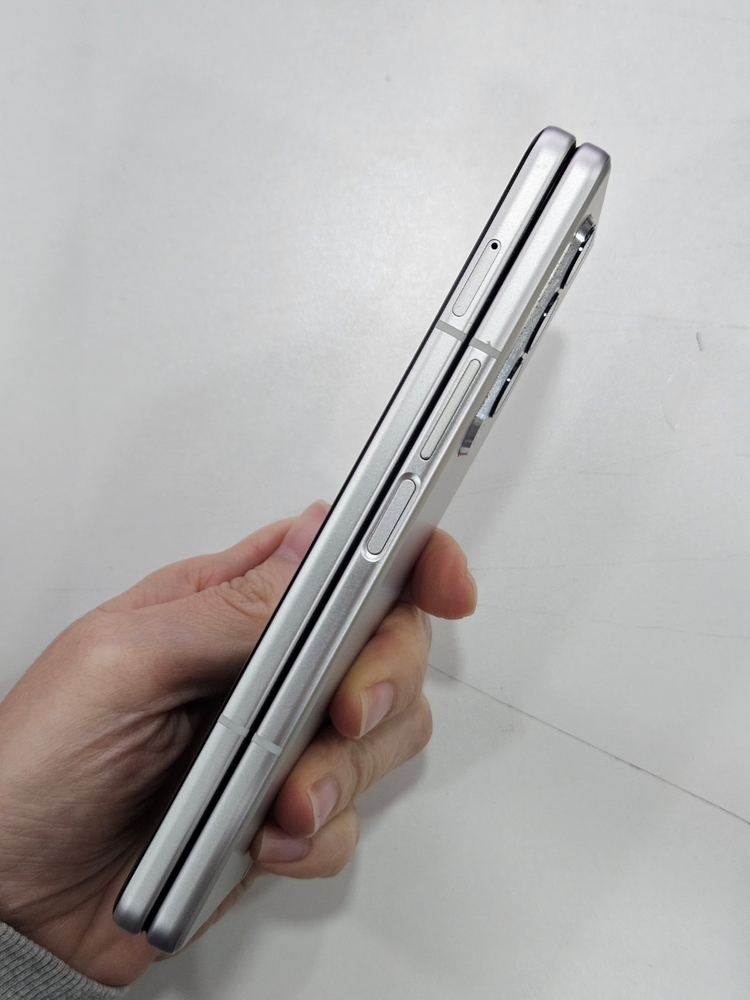 갤럭시Z폴드3 256GB 실버 이미지