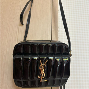 생로랑 비키카메라백 페이던트 블랙 금장 이미지
