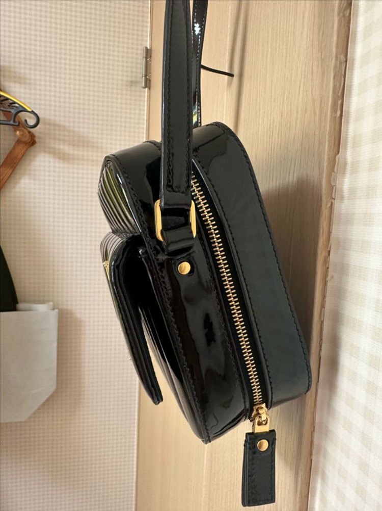 생로랑 비키카메라백 페이던트 블랙 금장 이미지