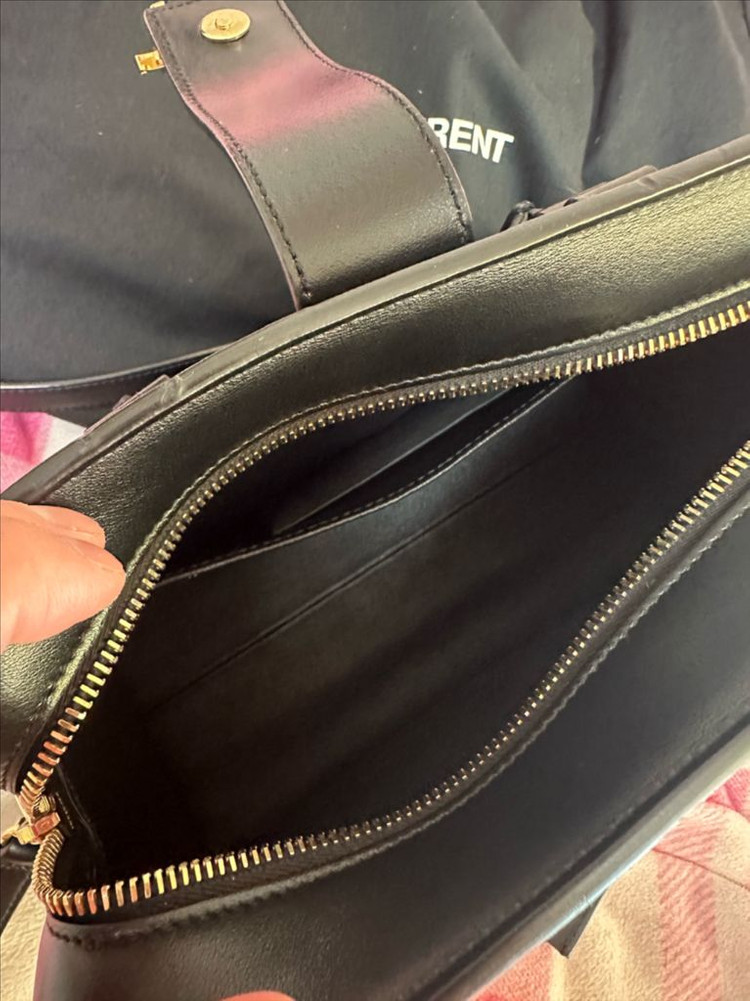 생로랑 카바스 베이비 블랙 금장 이미지