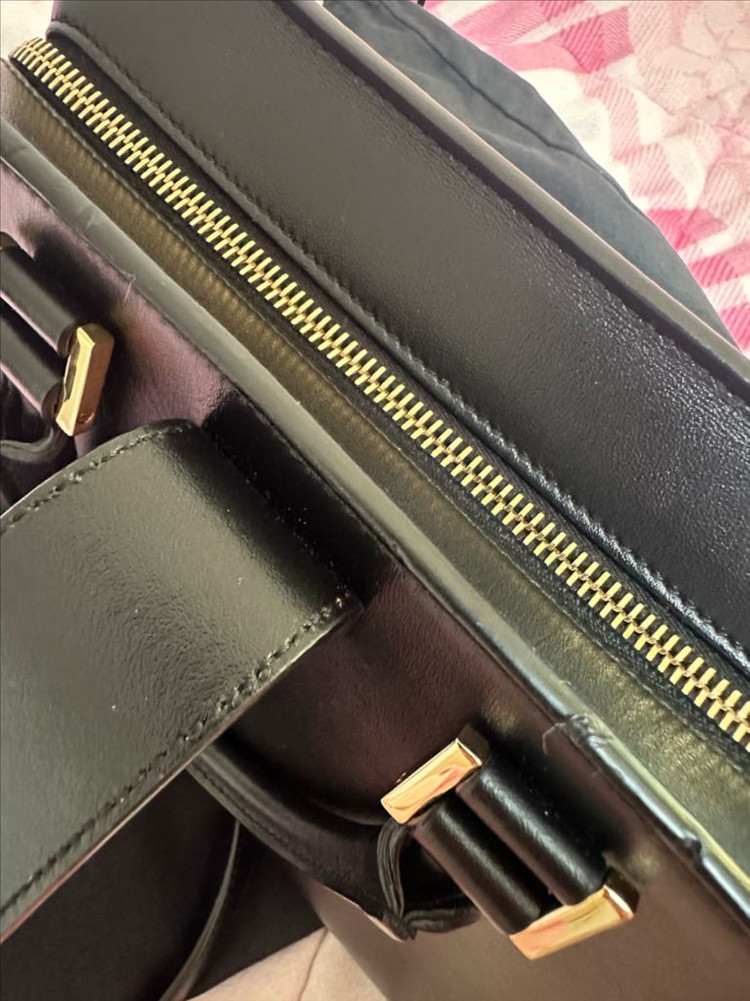 생로랑 카바스 베이비 블랙 금장 이미지