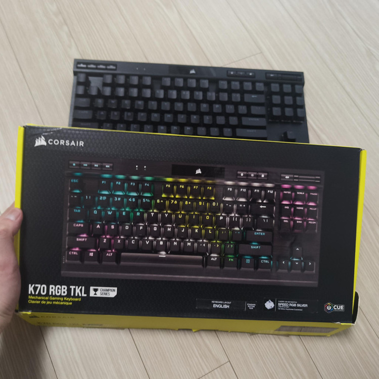 [김포/일산/택배 가능] 커세어 K70 RGB TKL 기계식 키보드 (은축) 판매 이미지