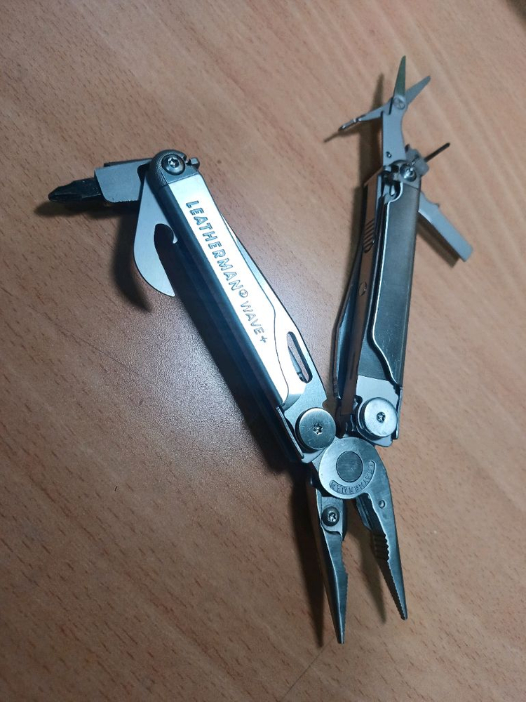 레더맨 풀사이즈 멀티툴. 웨이브 플러스 이미지