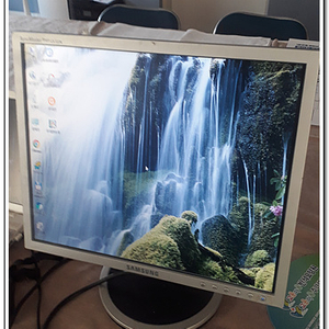 LG와 삼성 싱크마스터 LCD 모니터 (17인치 , 20인치, 22인치)