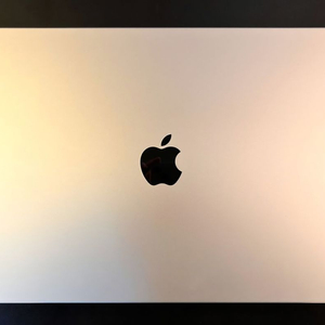 맥북 실버 14인치 m1 max 이미지