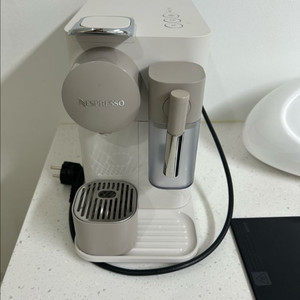 네스프레소 라티시마 이미지