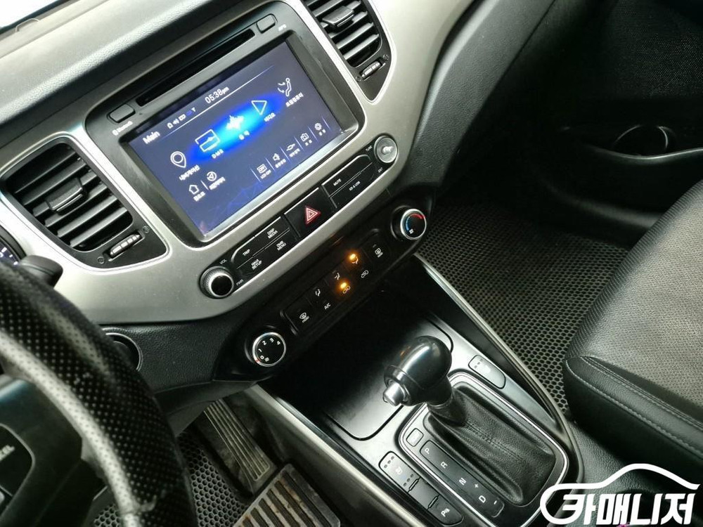 [기아]더뉴 카렌스 2.0 LPI 프레스티지 (7인승) #3월급매 이미지