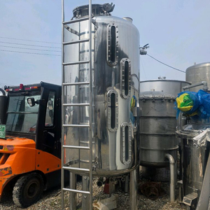 스텐탱크 저장탱크 2톤 물탱크 2루베 2천리터 대형탱크 스덴탱크 스뎅탱크 식수탱크 발효탱크 빠우탱크 중고저장탱크 이미지