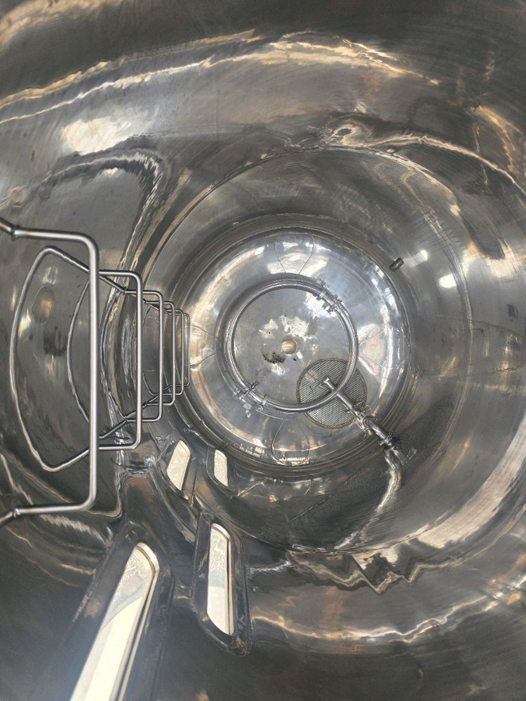 스텐탱크 저장탱크 2톤 물탱크 2루베 2천리터 대형탱크 스덴탱크 스뎅탱크 식수탱크 발효탱크 빠우탱크 중고저장탱크 이미지