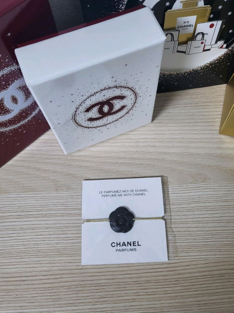 정품) 샤넬 블랙 까멜리아 팔찌 브레이슬릿 (코스메틱 이미지