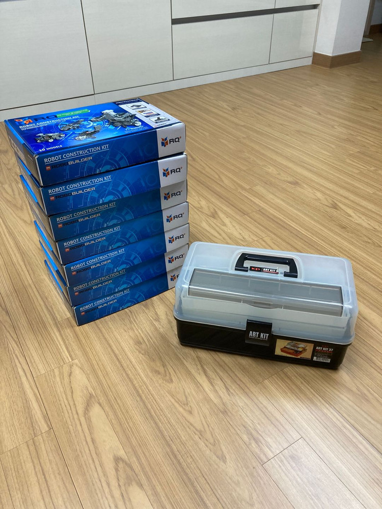 RQ-HUNO 휴머노이드 로봇 세트 7개 판매합니다. 이미지