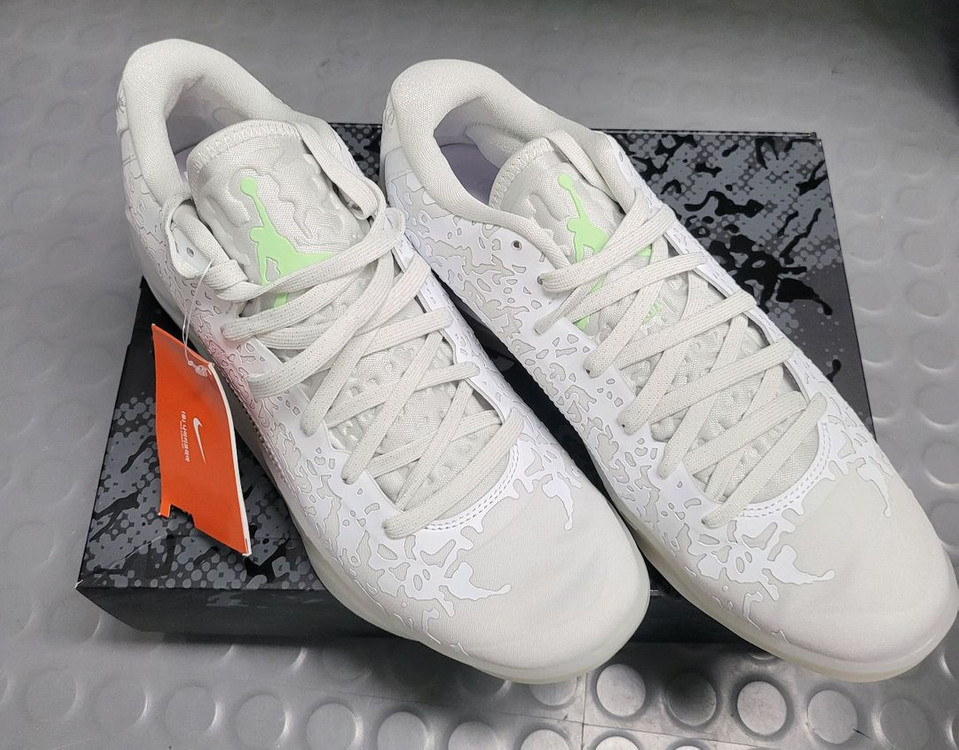 조던 운동화 농구화 배드민턴화 280사이즈 실버화이트 이미지