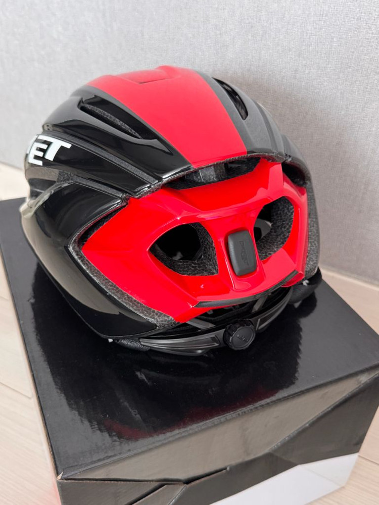 새제품 메트 스트랄레 자전거헬멧--1