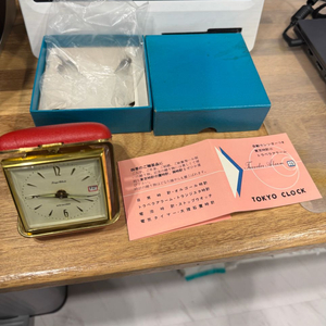 1960년대 도쿄시계 태엽식 탁상 시계 입니다. 이미지